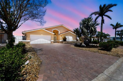 17 Bellevue Dr, TREASURE ISLAND, FL, 33706-1201 | Card Image