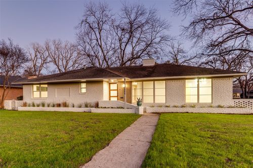 7006 Town North Dr, Dallas, TX, 75231-7304 | Card Image