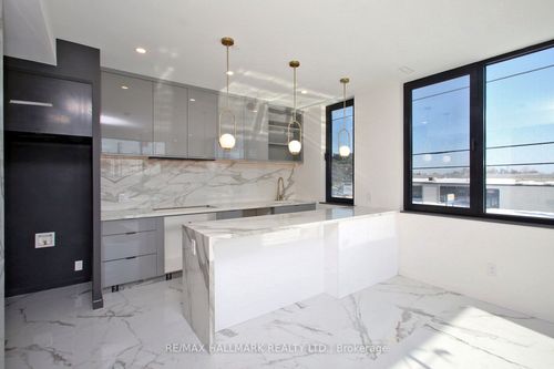 2 Owen Dr, Etobicoke, ON, M8W1W7 | Card Image