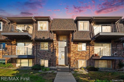 519 Riviera Dr, Saint Clair Shores, MI, 48080-1547 | Card Image