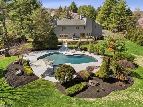 5 Meadow Dr, Warren, NJ, 07059-5050 | Card Image