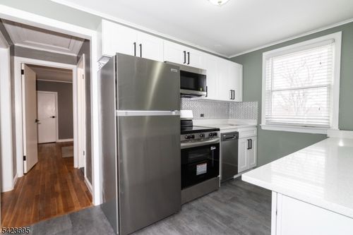 23 Gates Ave, Summit, NJ, 07901-1512 | Card Image