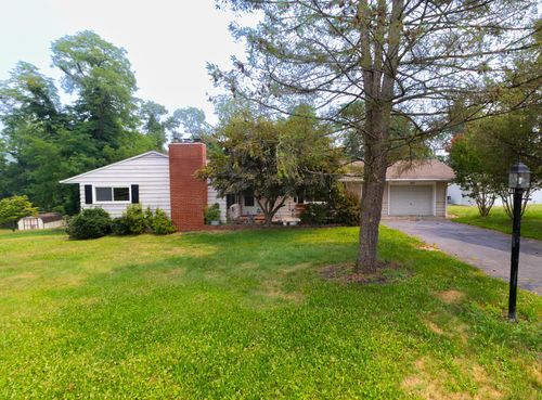 490 Pine Ridge Cir, LEWISBERRY, PA, 17339-9511 | Card Image