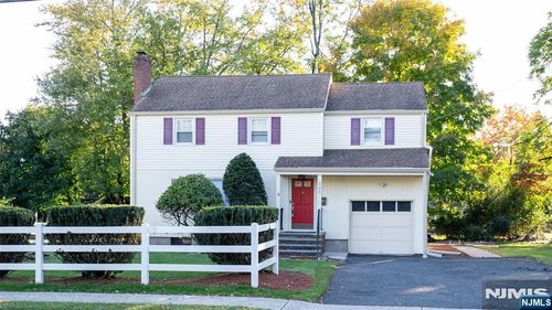 225 Hillside Ave, Allendale, NJ, 07401-1438 | Card Image