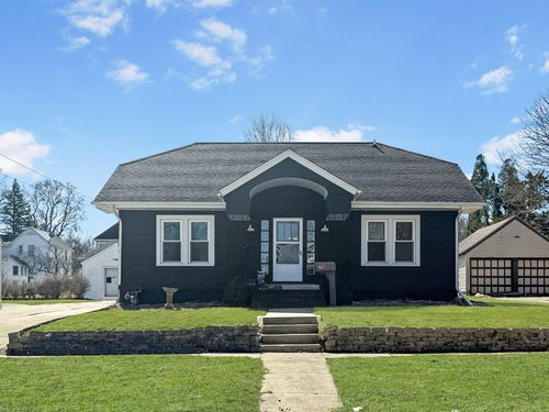 327 W Garfield St, Freeport, IL, 61032-6319 | Card Image