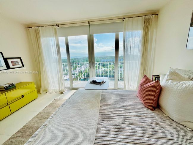 APT-11B - 881 Ocean Dr, Condo with 2 bedrooms, 2 bathrooms and null parking in Key Biscayne FL | Image 39