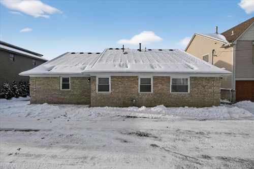 560 Black Oaks Trl, Howell, MI, 48843-6143 | Card Image