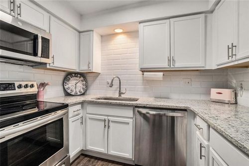 94 Rosaire Pl Nw, Atlanta, GA, 30327-4047 | Card Image