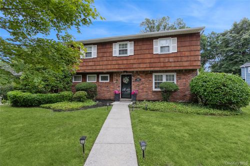 186 Oakwood Rd, Huntington Station, NY, 11746-7204 | Card Image