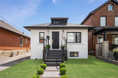 34 Holley Ave, York, ON, M9N2C5 | Card Image