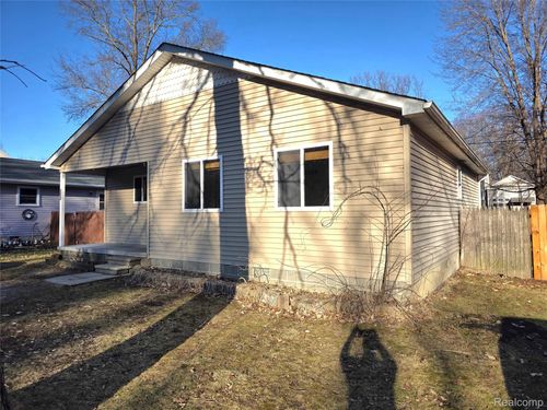 9219 Island Dr, Clay, MI, 48001-4412 | Card Image