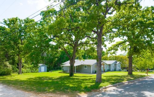 938 Amsden St, Denison, TX, 75020-7900 | Card Image