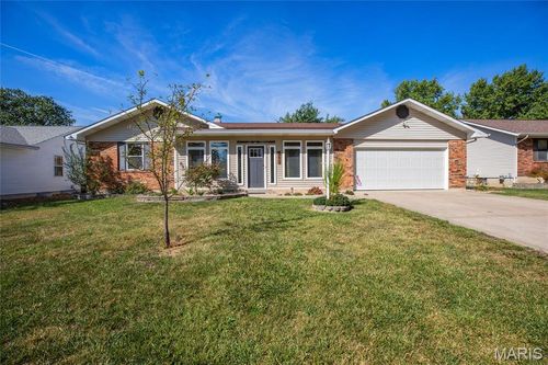 713 Cedar Glen Dr, Weldon Spring, MO, 63304-8157 | Card Image