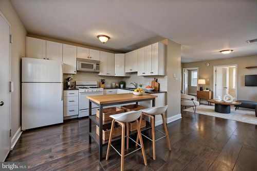 side-c-443 Fairmount Ave, PHILADELPHIA, PA, 19123-2830 | Card Image