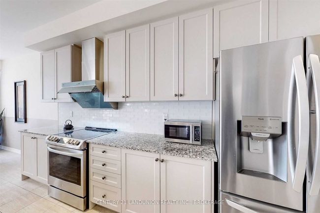 8 La Tache Cres, House attached with 4 bedrooms, 4 bathrooms and 4 parking in Markham ON | Image 8