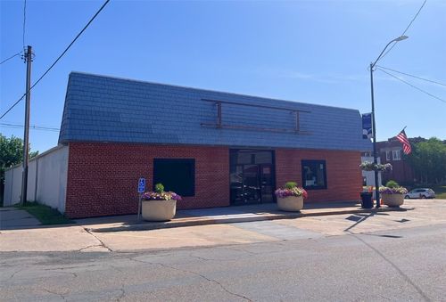 d-113 1st St Ne, Mount Vernon, IA, 52314-1422 | Card Image