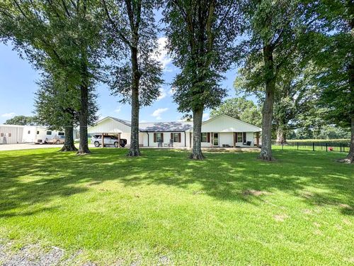 948 George Weakley Rd, Dyersburg, TN, 38024-8808 | Card Image