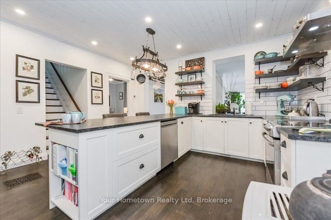 6933 Wellington 7 Rd, House other with 4 bedrooms, 2 bathrooms and 4 parking in Alma ON | Image 17