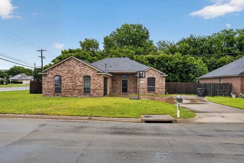 1301 Hyde Park Blvd, Cleburne, TX, 76033-7507 | Card Image