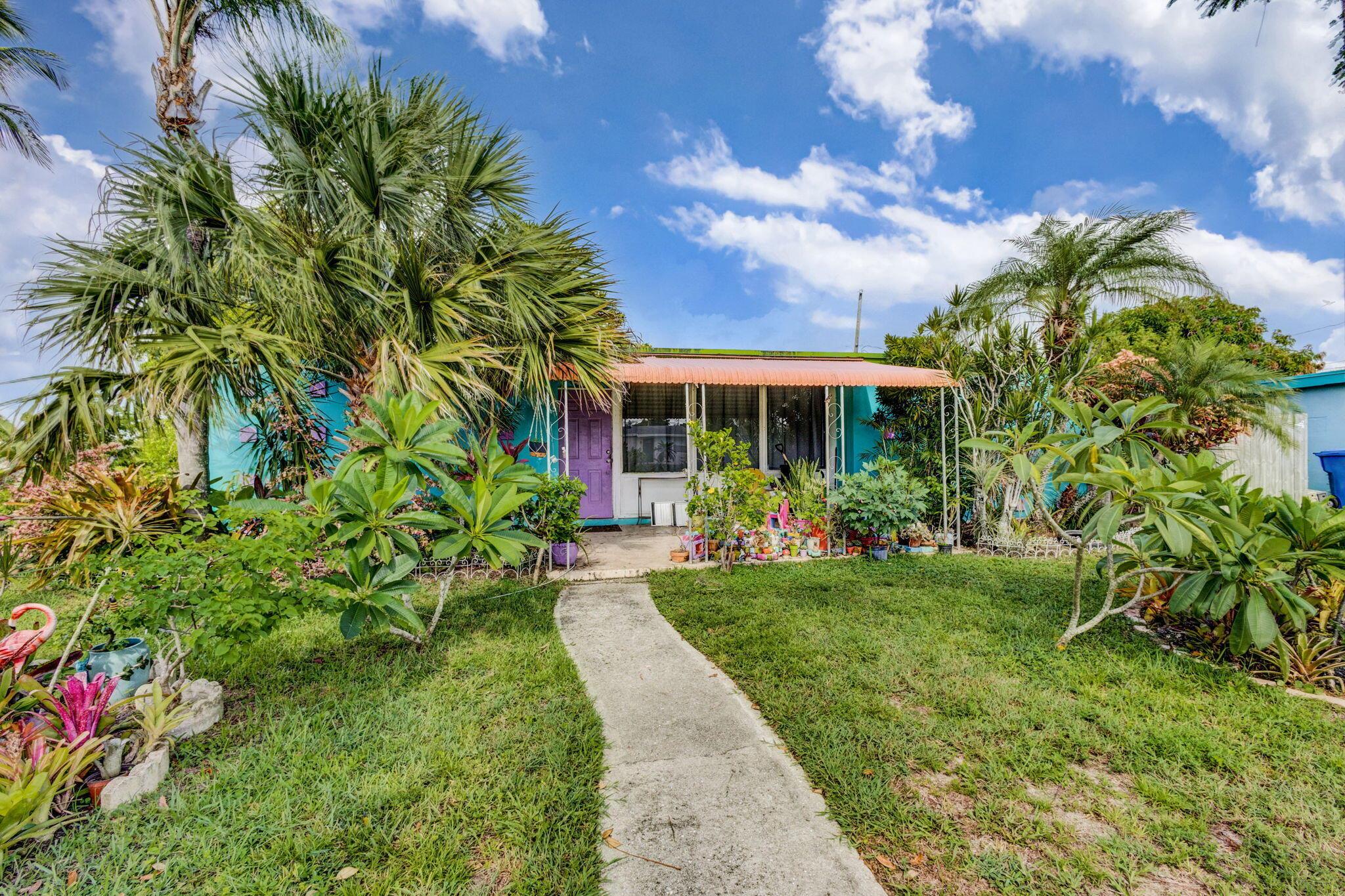Hibiscus Dr, Royal Palm Beach, FL 33411