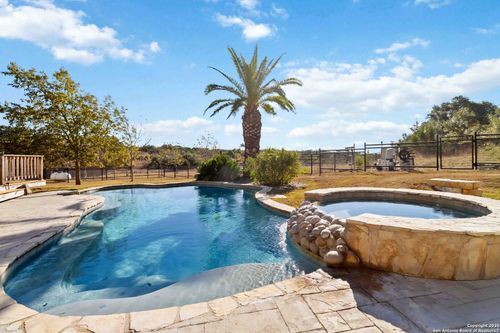211 Scarlett Ridge Dr, Boerne, TX, 78006-3836 | Card Image