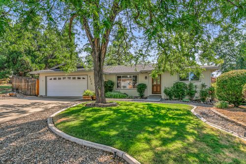 2472 Bora Bora Way, Medford, OR, 97504-5022 | Card Image