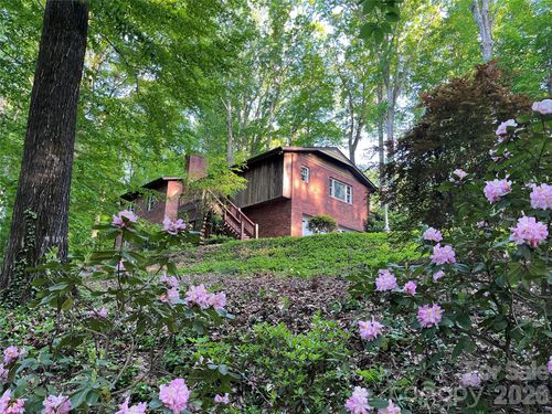 231 Davis Dr, Morganton, NC, 28655-3744 | Card Image