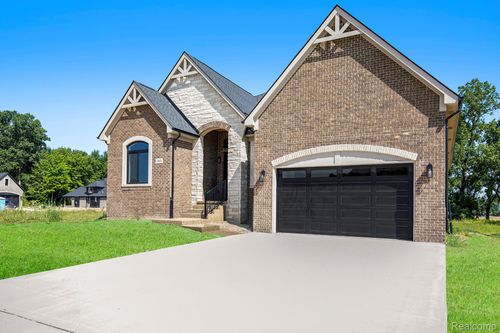 13851 Arthur Ct, Washington Township, MI, 48094-4021 | Card Image
