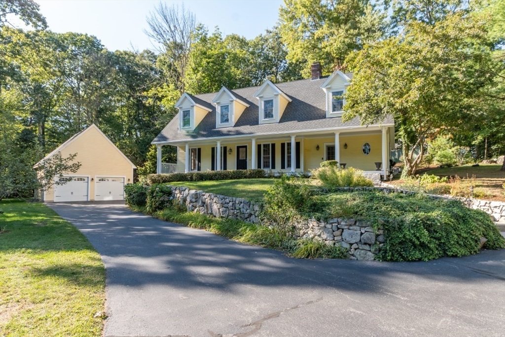 Walpole St, Dover, MA 02030