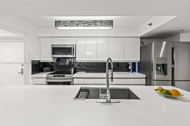 1904 - 5757 Collins Ave, Condo with 2 bedrooms, 2 bathrooms and null parking in Miami Beach FL | Image 13