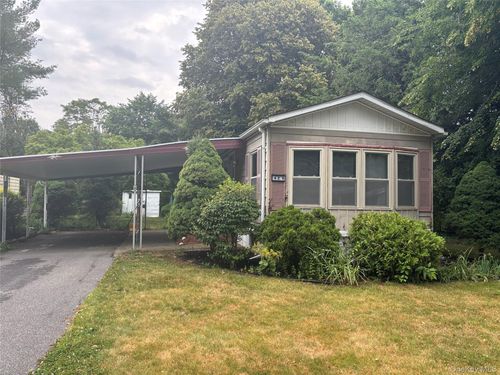 42b-witt-lane-101 West Ln, Riverhead, NY, 11901-1911 | Card Image