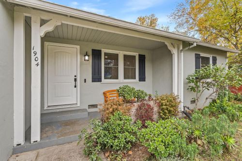 1904 Iris Avenue, Sacramento, CA, 95815 | Card Image