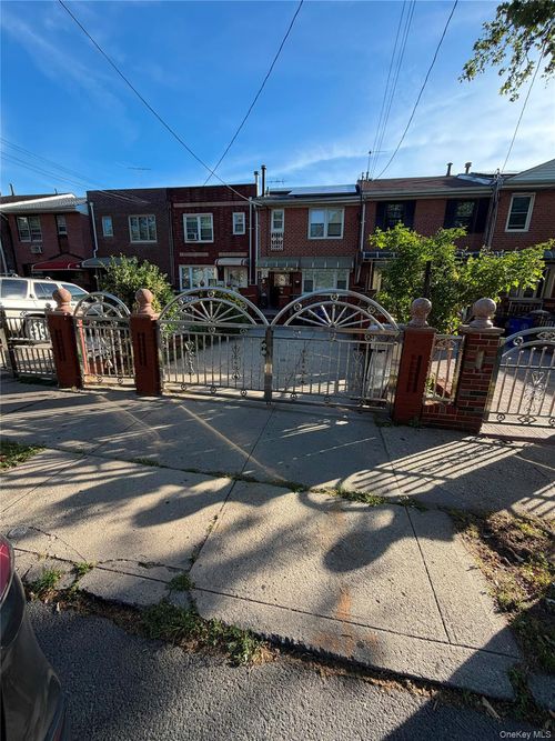 918 E 81st St, Brooklyn, NY, 11236-3840 | Card Image