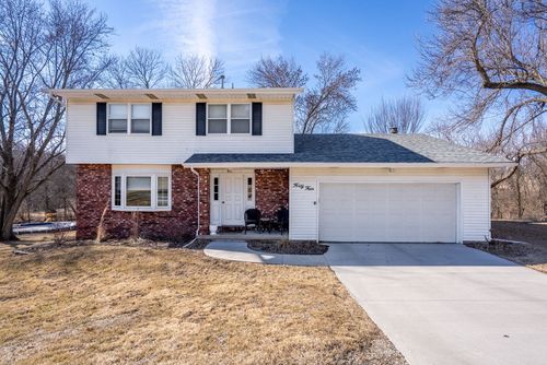 44 Rainbow Dr, Bettendorf, IA, 52722-6301 | Card Image