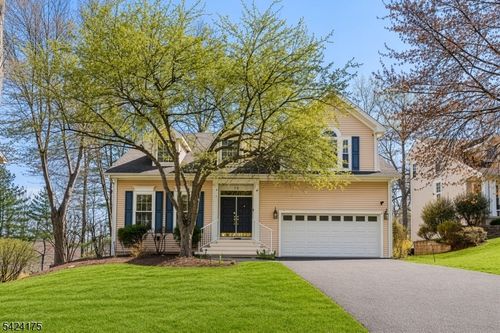 70 Hartley Ln, Basking Ridge, NJ, 07920-3707 | Card Image
