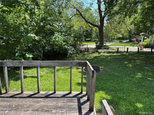 Rear deck and yard | Image 15