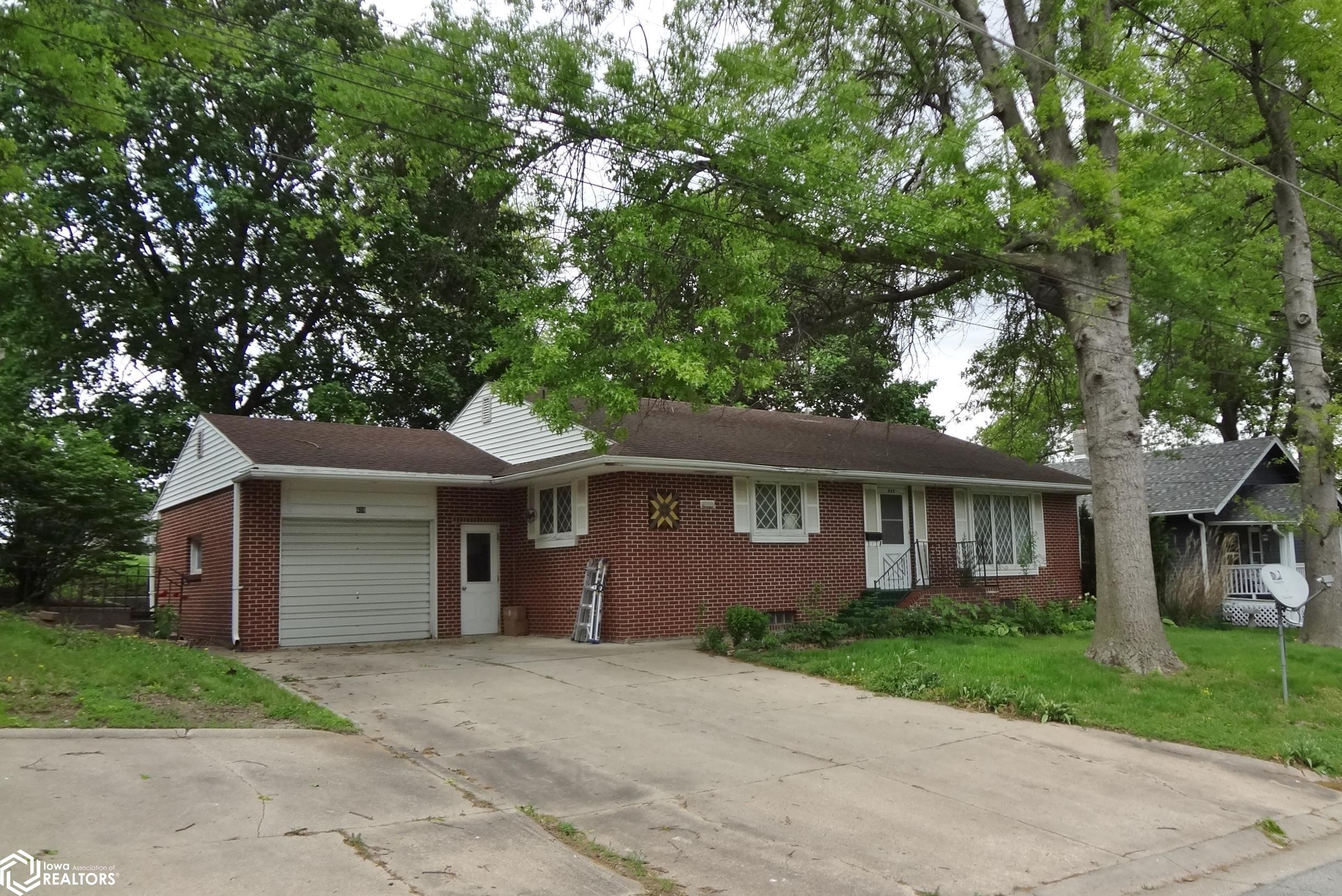 Nishna St, Clarinda, IA 51632