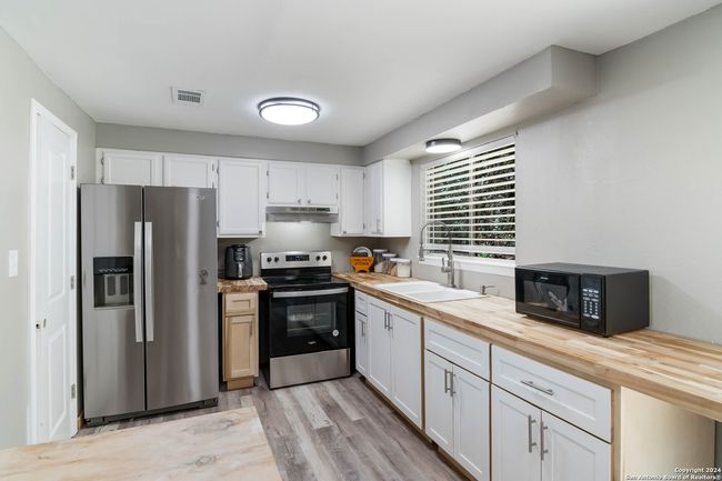 202 Cedar Hill Rd, House other with 3 bedrooms, 2 bathrooms and null parking in Pipe Creek TX | Image 9
