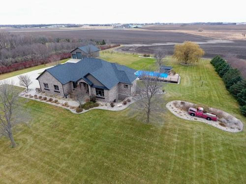 575 111th St, Pipestone, MN, 56164-1482 | Card Image