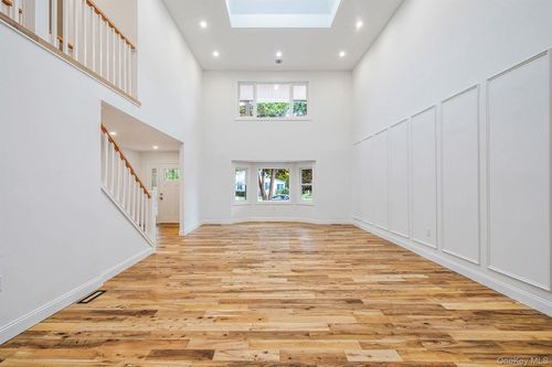 6 Connetquot Dr, Oakdale, NY, 11769-1108 | Card Image