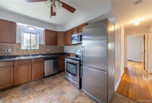 apt-b3-100 W Hickory Grove Rd, Bloomfield Hills, MI, 48304-2163 | Card Image
