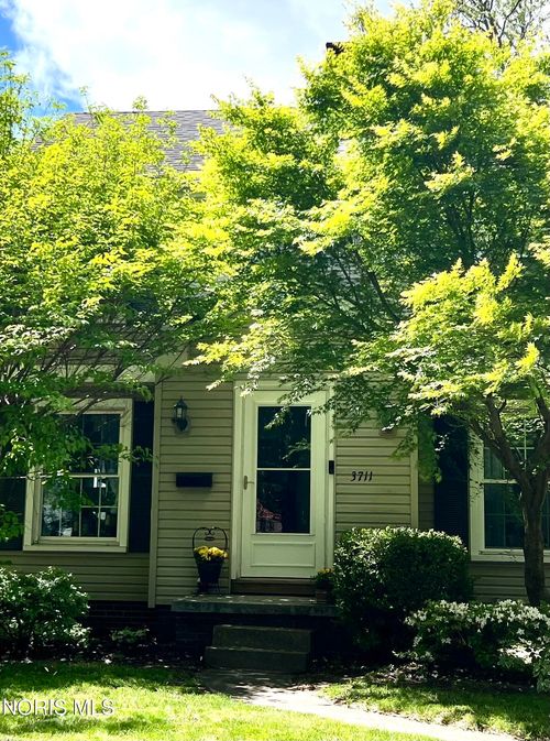 3711 Elmhurst Rd, Toledo, OH, 43613-4721 | Card Image