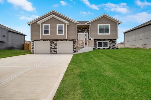 502 Foxglove Ln, Raymore, MO, 64083-2201 | Card Image