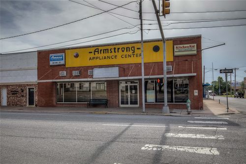 2527 Johnson St, Greenville, TX, 75401-4235 | Card Image