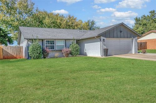 107 Sondra Dr, Elk City, OK, 73644-1217 | Card Image