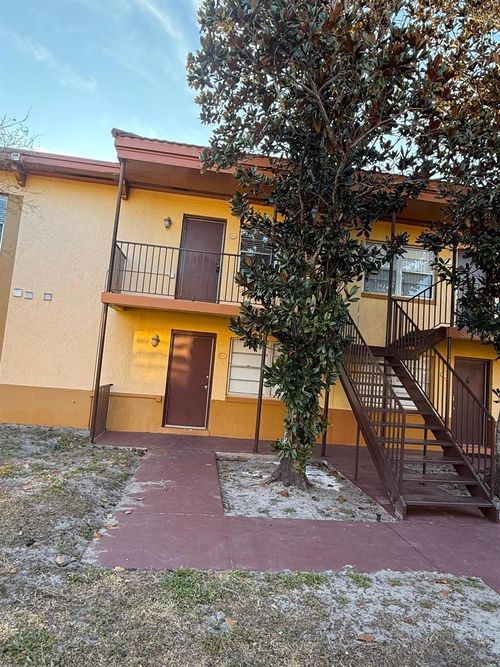 764-764 Ridenhour Cir, ORLANDO, FL, 32809-7158 | Card Image