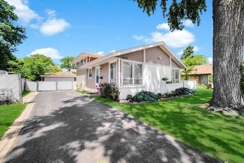 1020 Hahn Pl, West Chicago, IL, 60185-3852 | Card Image