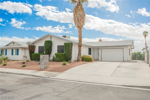 6429 Bugbee Ave, Las Vegas, NV, 89103-3220 | Card Image