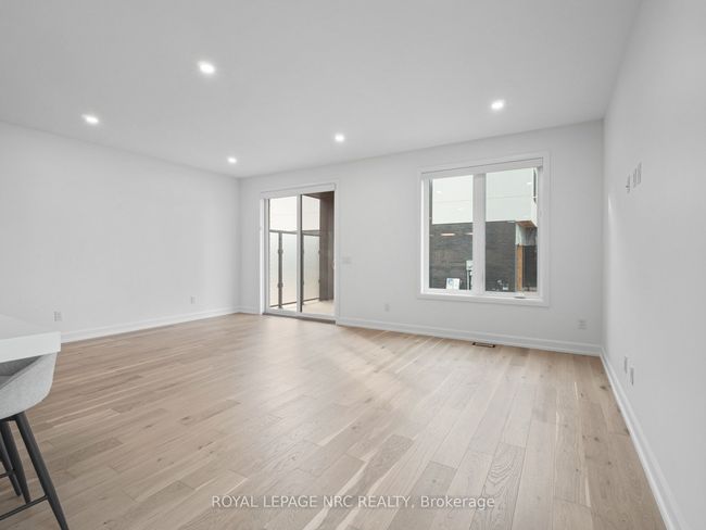 200 Klager Ave, House attached with 3 bedrooms, 4 bathrooms and 1 parking in Fonthill ON | Image 17