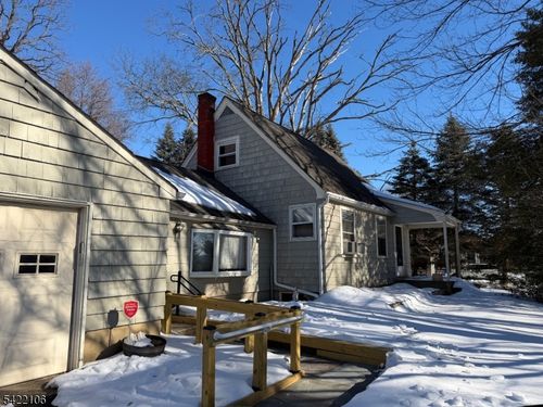 124 Gates Ave, Gillette, NJ, 07933-1708 | Card Image